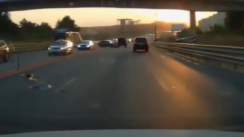 道路驚魂 機動車故障引發嚴重損毀事故